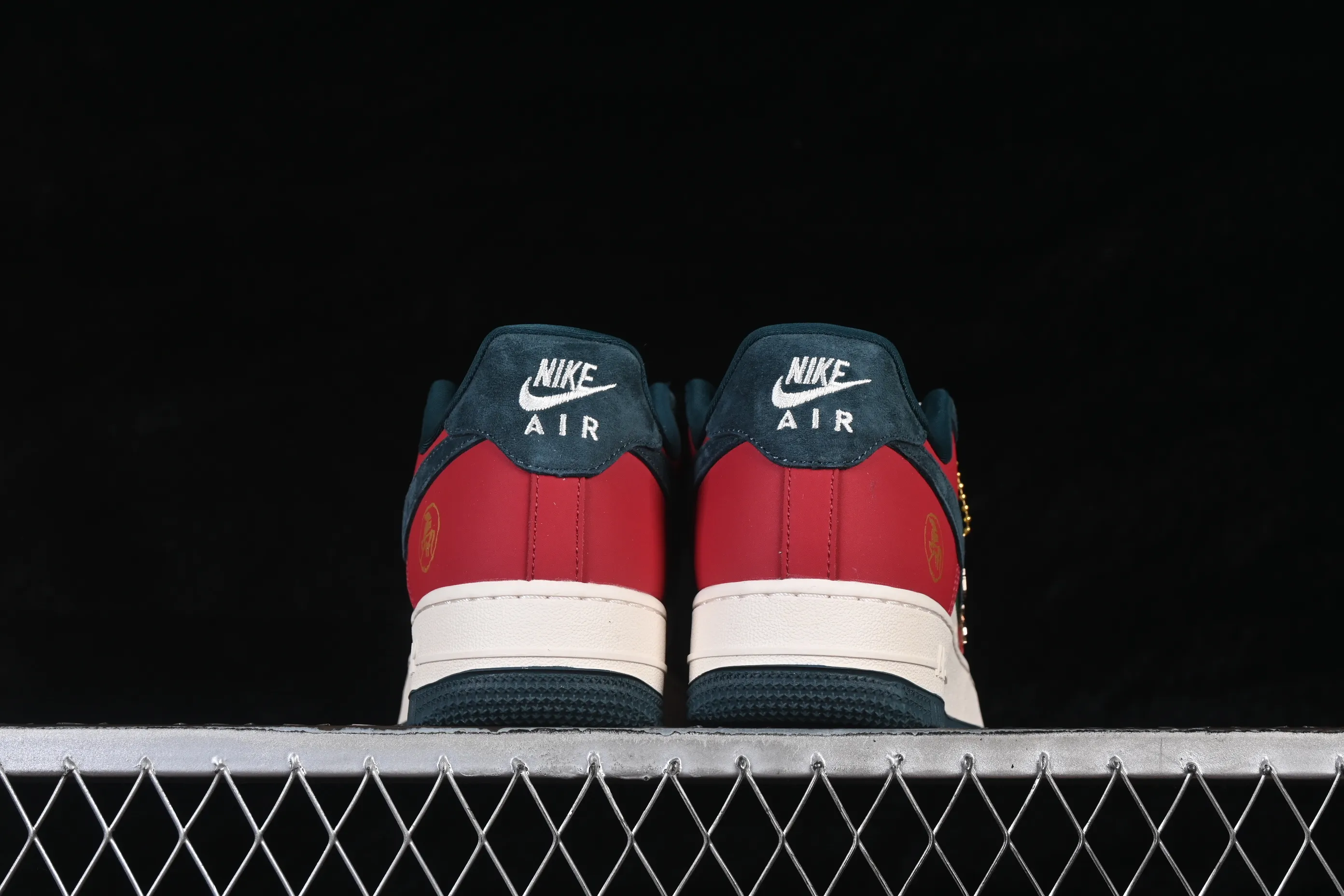 All categories Nk Air Force 1 Air Force series Nk Air Force 1 Low Air Force low-top Nike Air Force 1'07 Low red and black contrast color Air Force 1 low-top casual sneakers HT5088-622